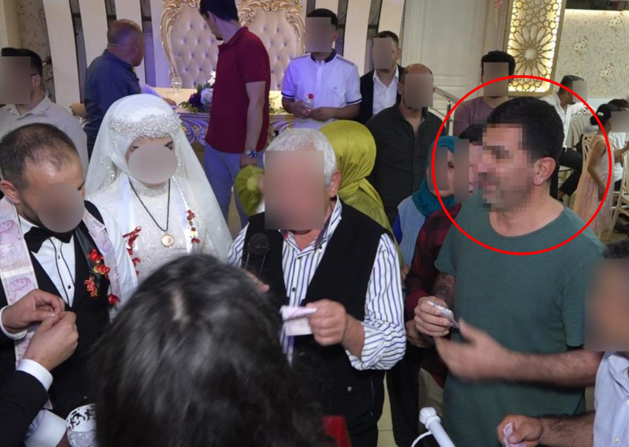 Adana’da akıl almaz düğün vurgunu: Davetsiz misafir 100 bin TL’lik takıyı çalıp kayıplara karıştı