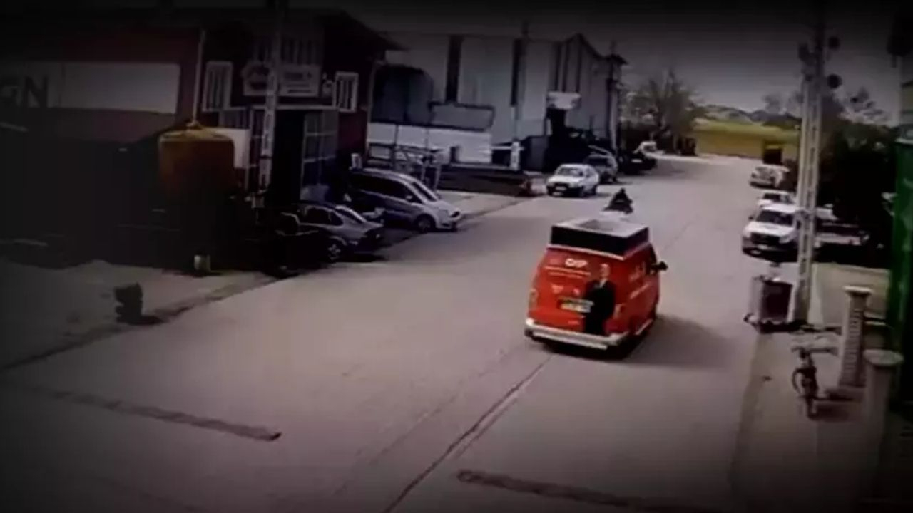 Konya'da CHP tanıtım aracına kurusıkı silahla saldırı iddiası!