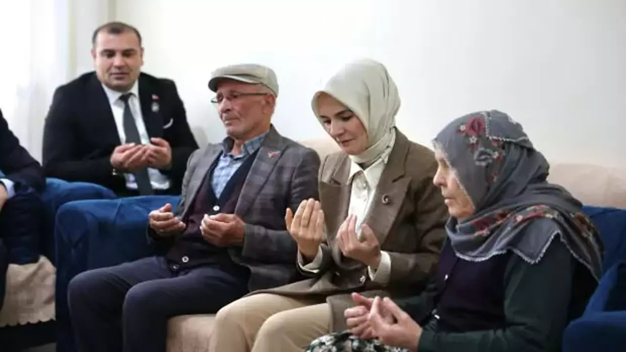 Aile ve Sosyal Hizmetler Bakanı Mahinur Özdemir Göktaş'tan şehit ailesine ziyaret