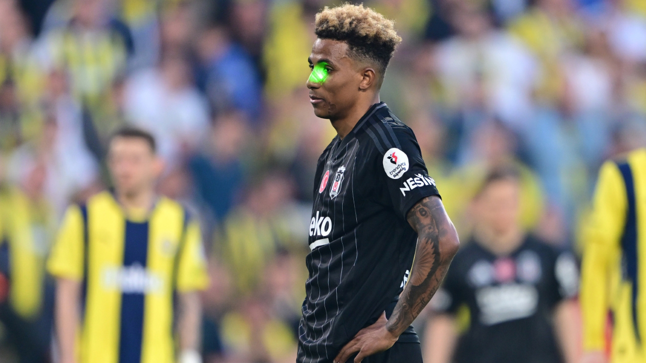 Erman Toroğlu'ndan Fenerbahçe taraftarına lazer tepkisi: "Yapsanıza UEFA maçında, boyunuzun ölçüsünü göreyim"