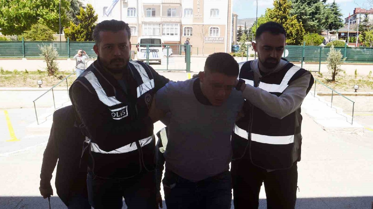 Anne cinayetinde acı gerçek: Tartıştığı oğlunu kapısına gelen polise şikayet etmedi, 1 dakika sonra canından oldu