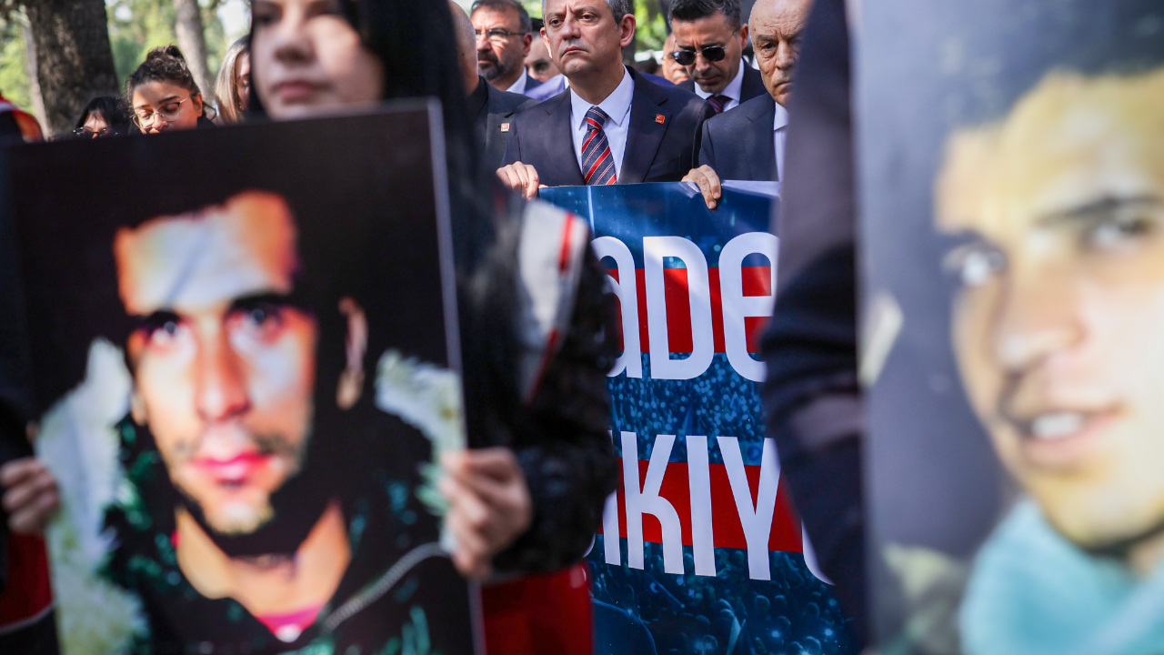 Darağacında üç fidan: Deniz Gezmiş, Hüseyin İnan ve Yusuf Aslan idamlarının 53'üncü yıl dönümünde mezarları başında anıldı