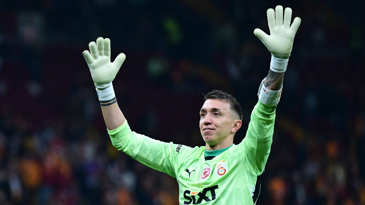 Fernando Muslera Galatasaray'a çifte kupayla veda etmeye hazırlanıyor
