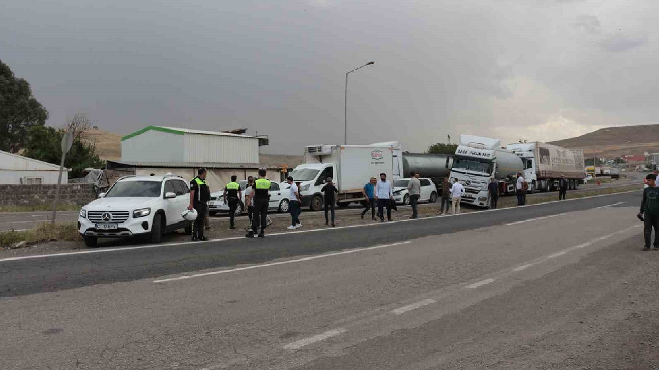Şırnak’ta 6 aracın karıştığı maddi hasarlı zincirleme kaza