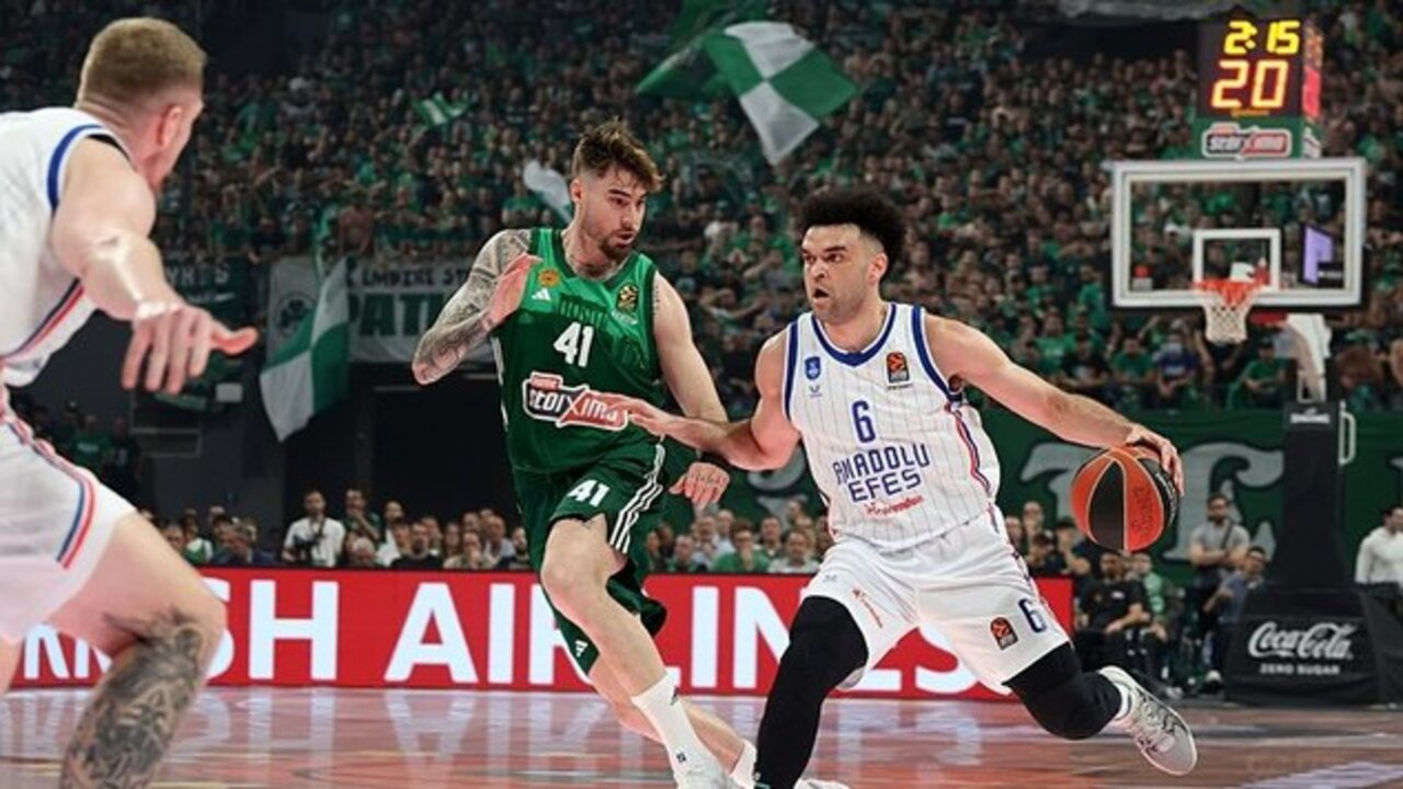 Anadolu Efes Atina'da yıkıldı, final four biletini kaçırdı (Panathinaikos 75 - 67 Anadolu Efes | Maçın özeti)