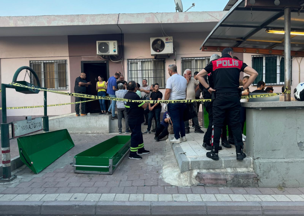 Türkiye Şişli'de yaşanan kadın cinayetini konuşurken Adana'da eski eş dehşet saçtı! Boşandığı eşini silahla öldürdü...