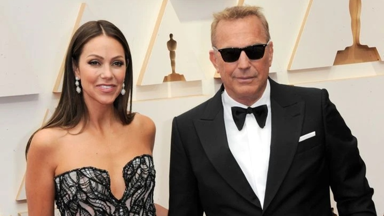 70 yaşındaki ünlü oyuncu Kevin Costner, gece kulübünde genç bir kadınla yakalandı! “Her saniyesinin tadını çıkarıyor”