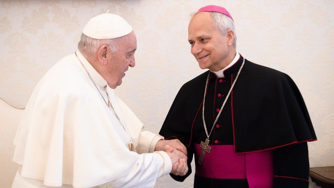 Vatikan'da beyaz duman! Yeni Papa ABD'li Robert Francis Prevost oldu