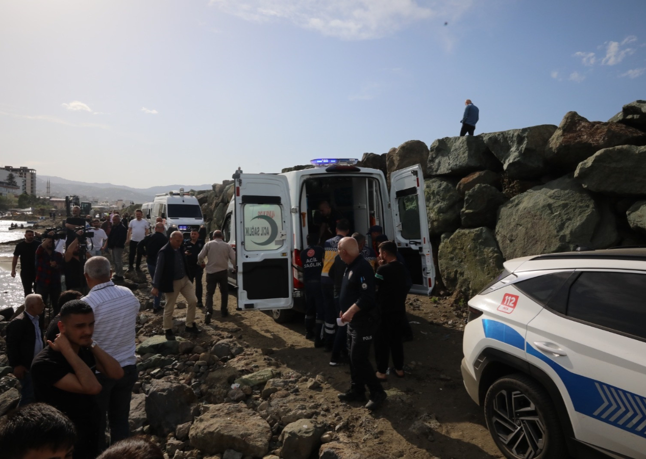 Trabzon'da denize giren 2 arkadaş boğularak yaşamını yitirdi...