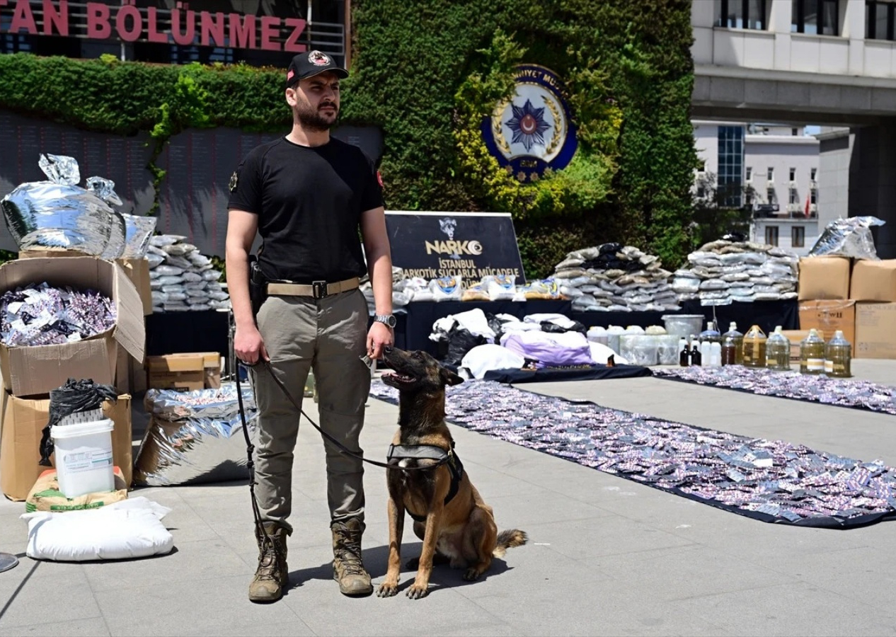 İstanbul’da zehir tacirlerine büyük darbe: 1 ton uyuşturucu ile 8 milyon ele geçirildi!