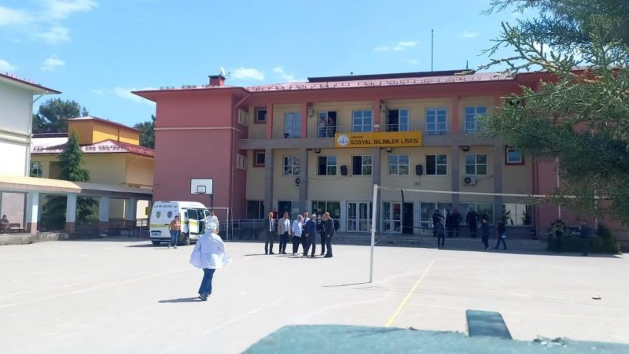 Giresun'da lisede korkunç olay: Hizmetli kantinde dehşet saçtı! İki kız kardeş silahla öldürüldü