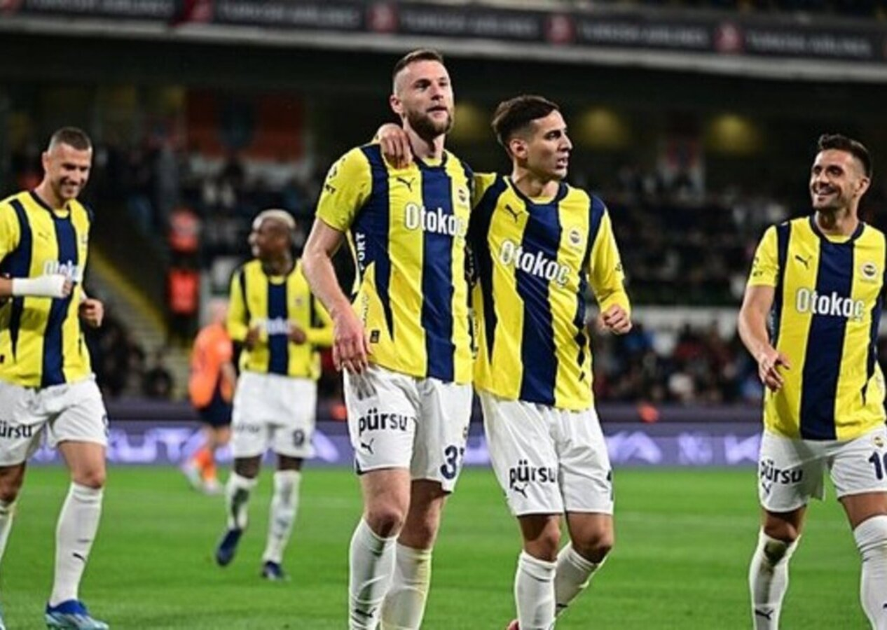 Fenerbahçe Başakşehir'de gol oldu yağdı, zirveyle farkı azalttı (Başakşehir 1 - 4 Fenerbahçe | Maçın özeti)