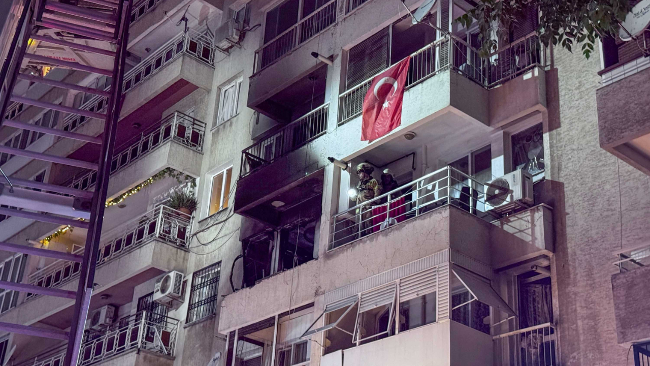 İzmir'de apartman dairesinde patlama: 4 kişi yaralandı