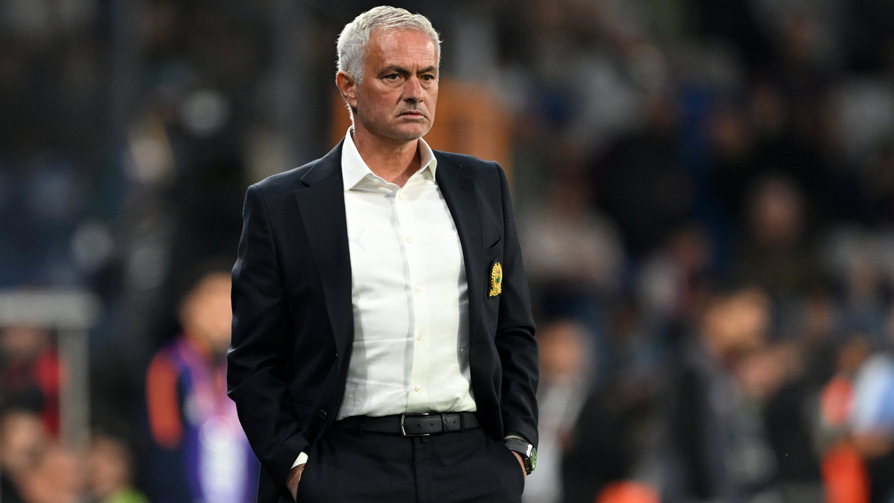 Jose Mourinho 33 maçta 31. kez farklı 11'le maça başladı