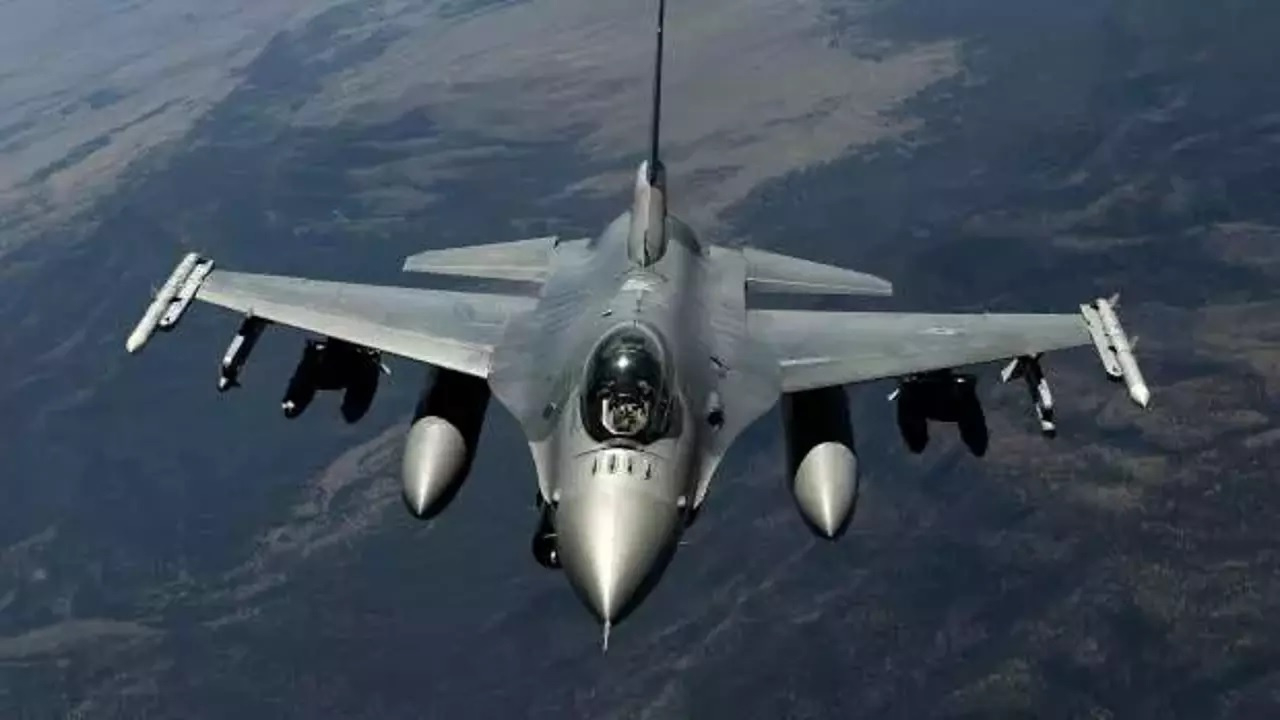 İsrail'in F-16 savaş uçağı teknik arıza sebebi ile taşıdığı bombayı düşürdü...