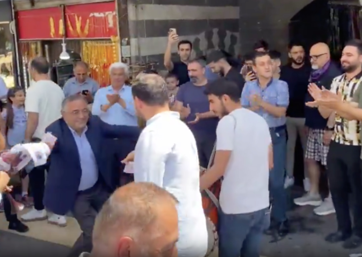 Diyarbakır’da Terörsüz Türkiye coşkusu: Halaylar çekildi, birlik mesajları yükseldi!