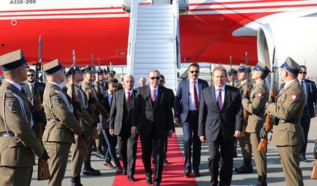 Cumhurbaşkanı Erdoğan Polonya'da resmi törenle karşılandı!