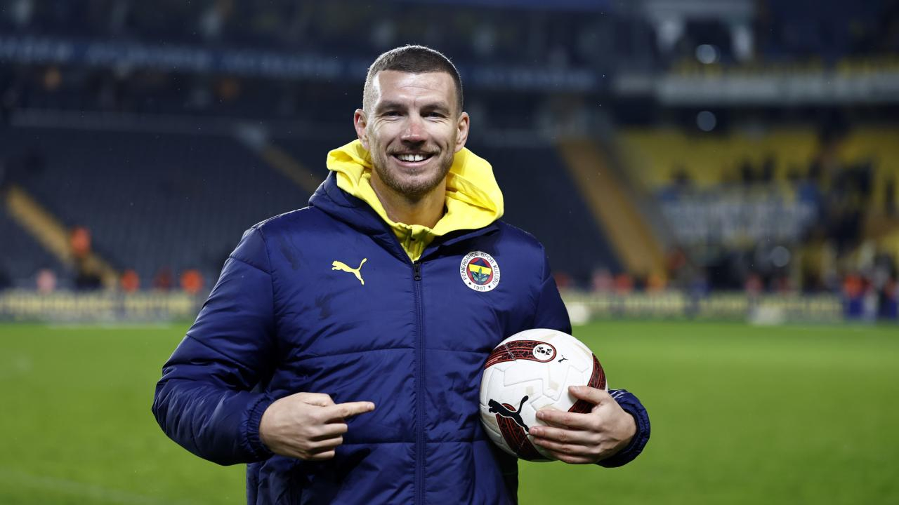 Fenerbahçe'de Dzeko Depremi: İtalyanlar Talip Oldu
