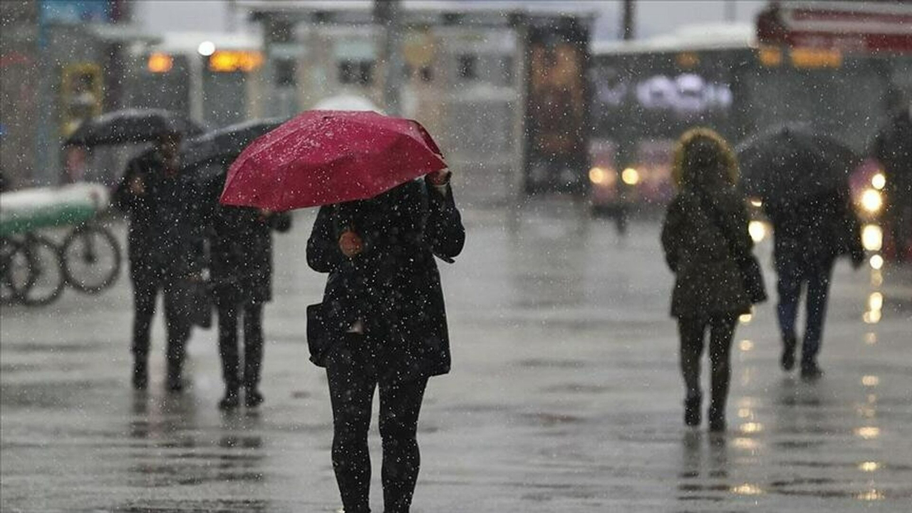 Şiddetli sağanak ve fırtına geliyor! Meteoroloji 19 ili uyardı: Bu saatlere dikkat!