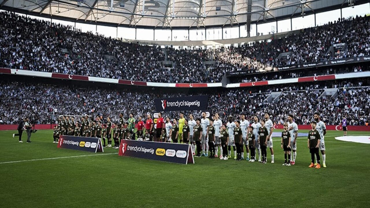 Beşiktaş'a ilk yarıda 2 şok birden: Oyuna devam edemediler!