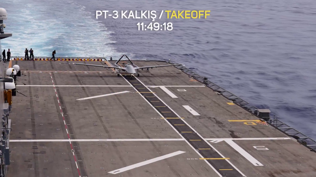 Bayraktar TB3’ten TCG Anadolu üzerinden tam isabet! Mühimmat atış testi başarıyla tamamlandı
