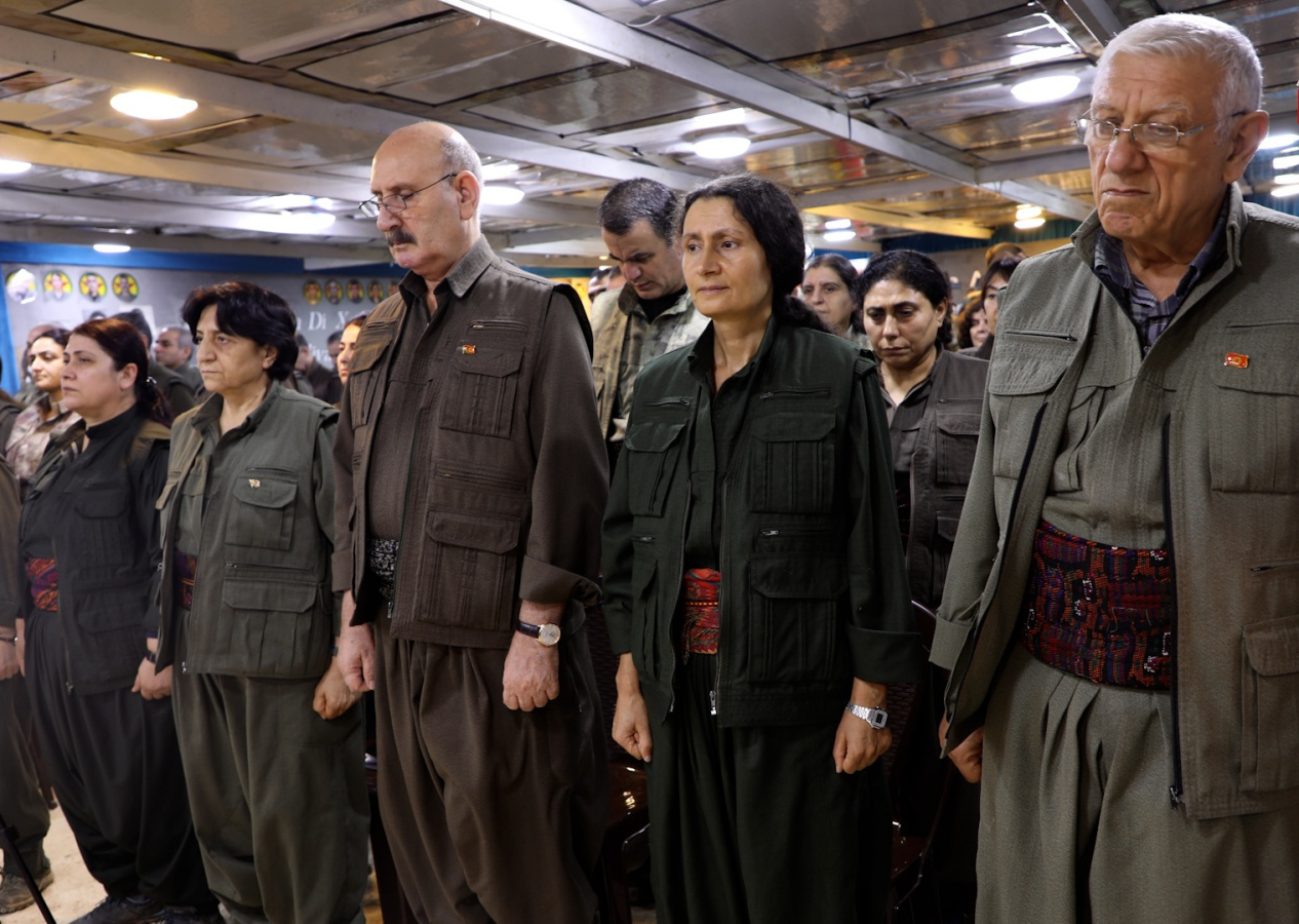 50 yıllık terör devri kapandı! PKK 4 aşamada tasfiye edilecek... Tarihi fesih kararı gazete manşetlerinde!