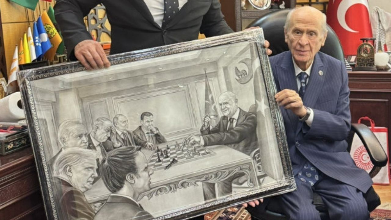Bahçeli'ye anlamlı hediye: Küresel liderleri satrançta mat etti!