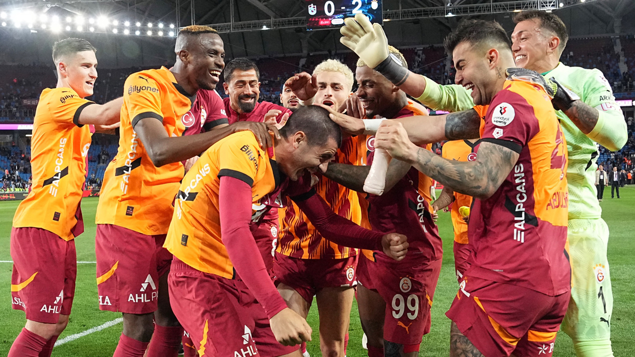 Galatasaray kupa finali için Gaziantep'e 32 oyuncuyla gitti