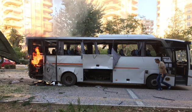 Mersin'de polis servis aracına hain saldırı/Video...