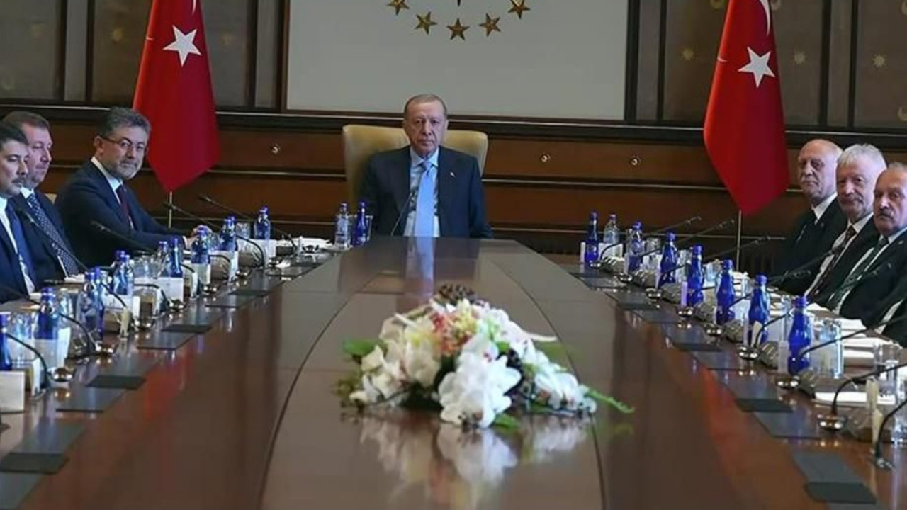 Cumhurbaşkanı Erdoğan çiftçi temsilcileriyle bir araya geldi! Zirai don mesajı: Bu badireyi en az zayiatla atlatacağız!