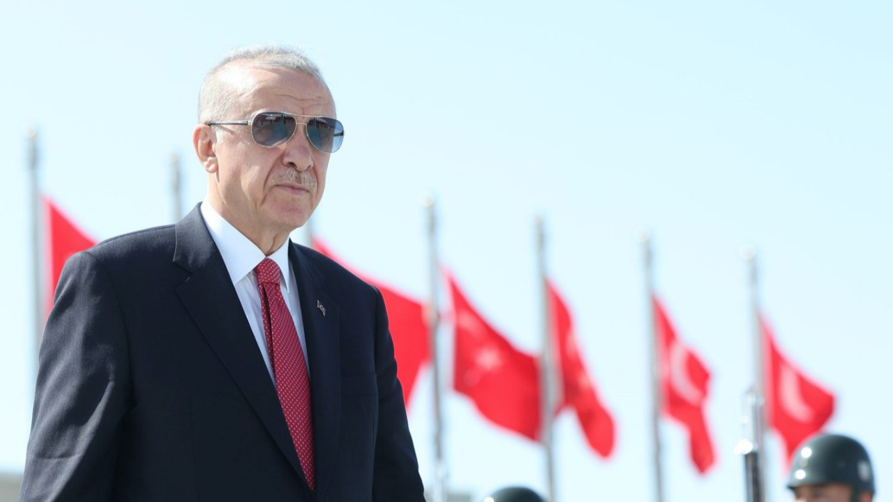 Cumhurbaşkanı Erdoğan’dan gençliğe 19 Mayıs mesajı: Gençlerimizin hakkını teslim ederek çok çalışma azmimizi canlı tutacağız.