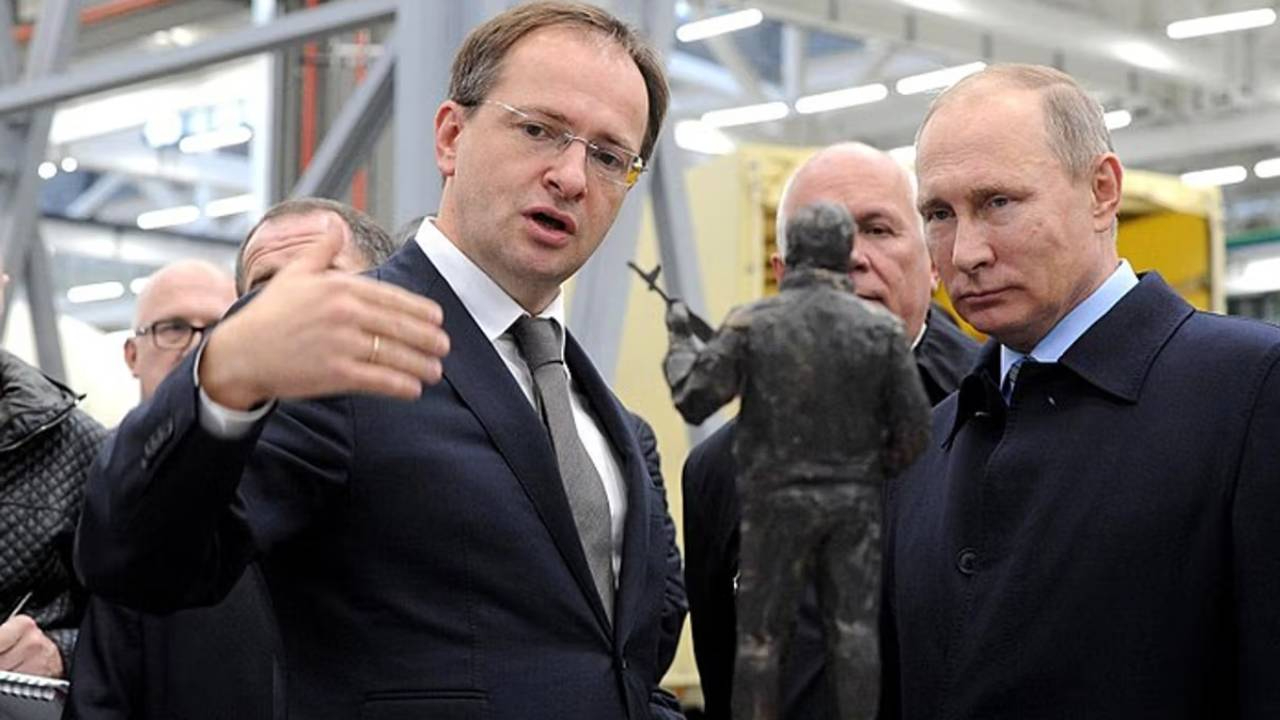 Rus heyeti İstanbul'da! Putin'in Müşaviri Medinskiy başkanlık edecek
