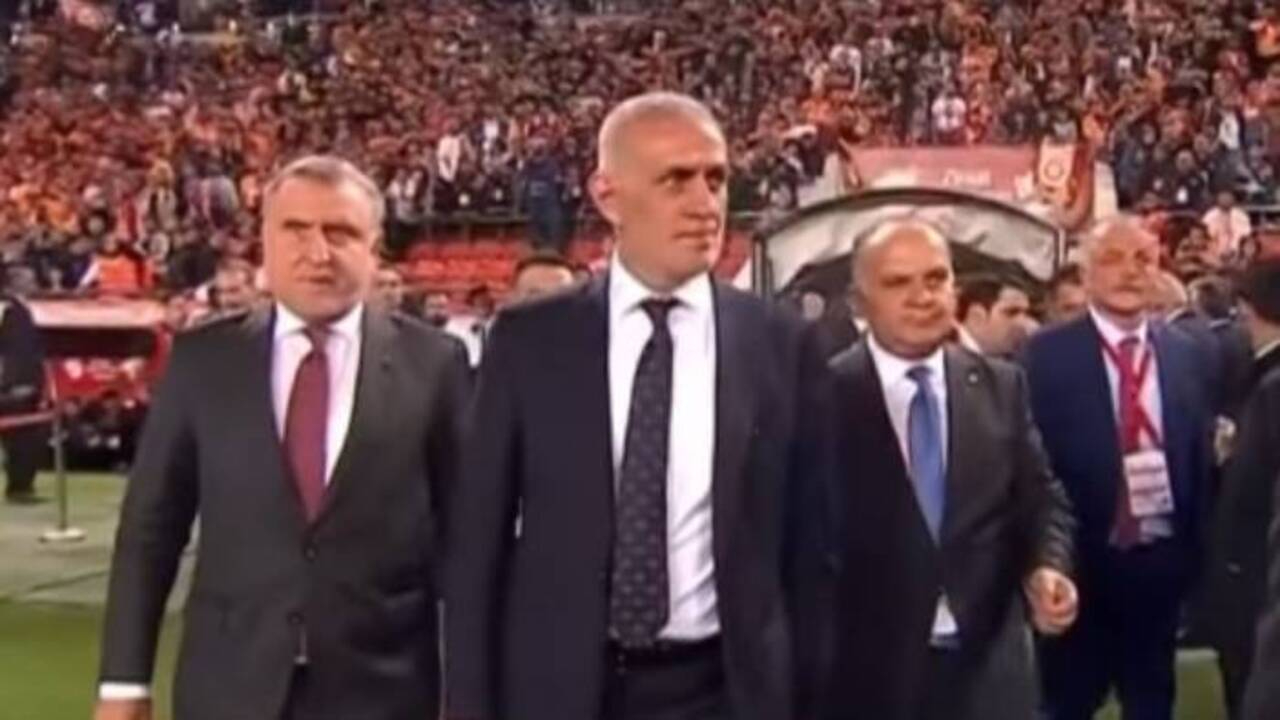 İbrahim Hacıosmanoğlu'na kupa merasiminde gündem olan tepki!