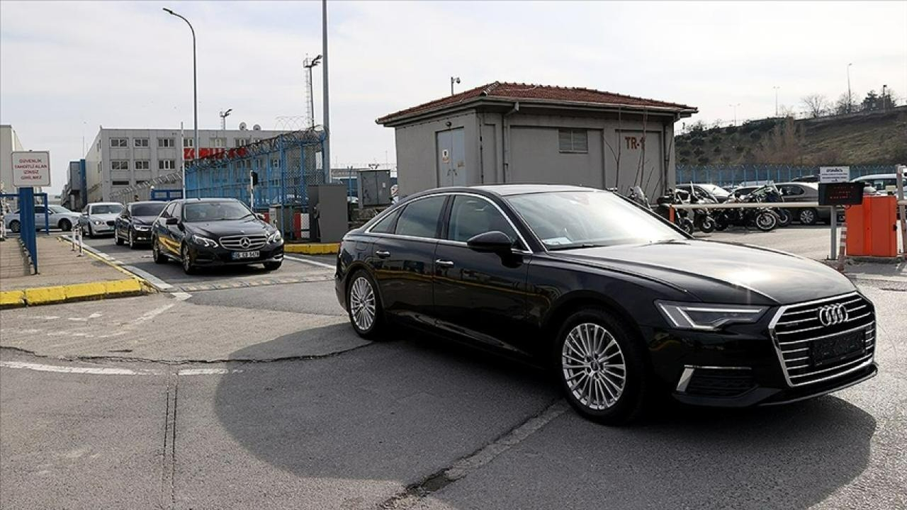 Dünya İstanbul’a kilitlendi! Rus Heyeti Dolmabahçe’ye doğru yola çıktı!