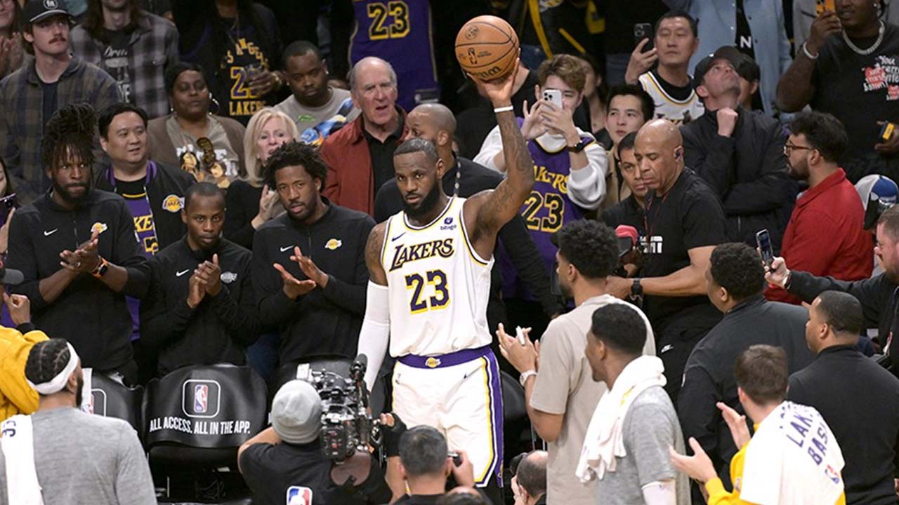 Los Angeles Lakers'tan LeBron James'e 2 yıl için 105 milyon dolar