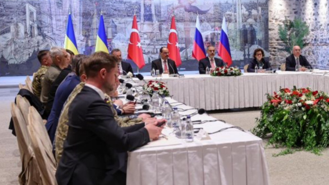 Dolmabahçe’de barışın nabzı: Türkiye’nin öncülüğünde Rusya-Ukrayna masası yeniden kuruldu! Bakan Fidan'dan açık çağrı