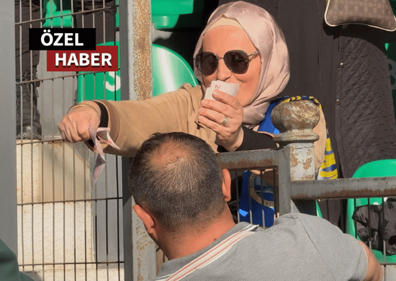K.Ç.Sinop Sporlu kadınlar önce tezahürat yaptı sonra para saçtı