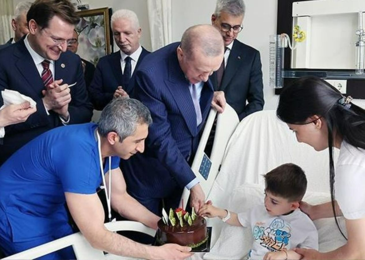 Avrupa’nın en büyüğü oldu! Cumhurbaşkanı Erdoğan'dan sürpriz ziyaret: Küçük Eymen’e doğum günü pastası verdi