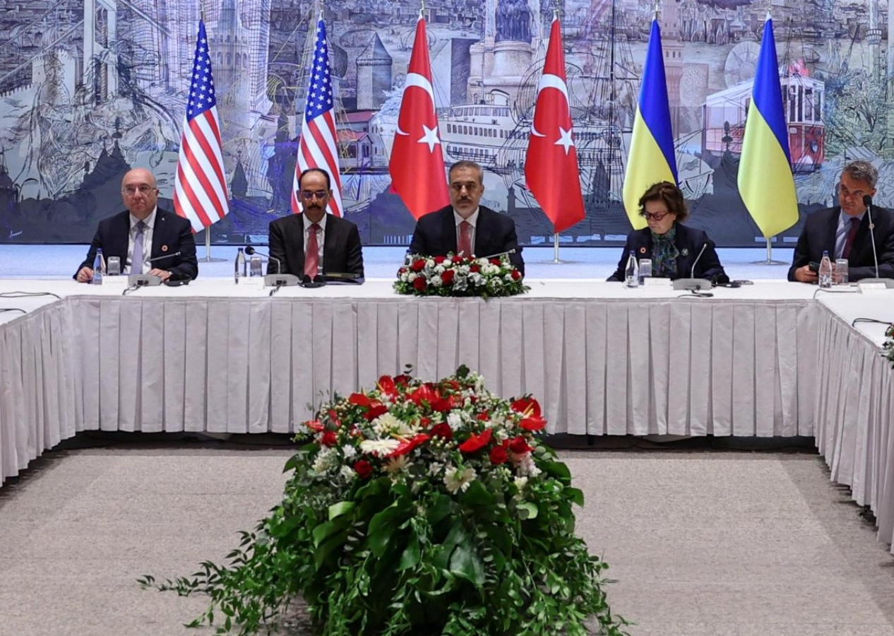 İstanbul'da tarihi zirve: Türkiye-ABD- Ukrayna heyetleri Dolmabahçe'de görüştü