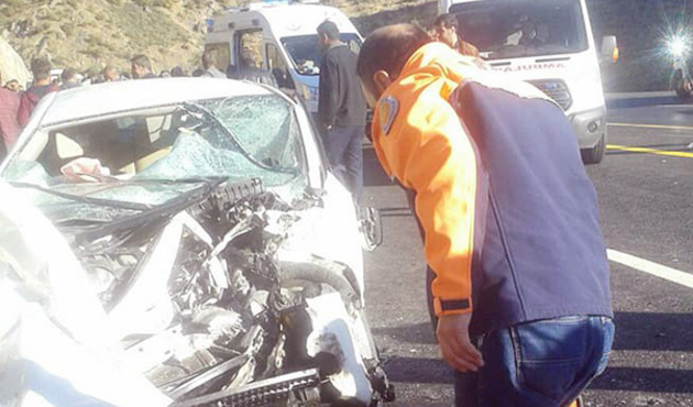 Öğrenci servisi otomobille çarpıştı! Ölü ve yaralılar var...