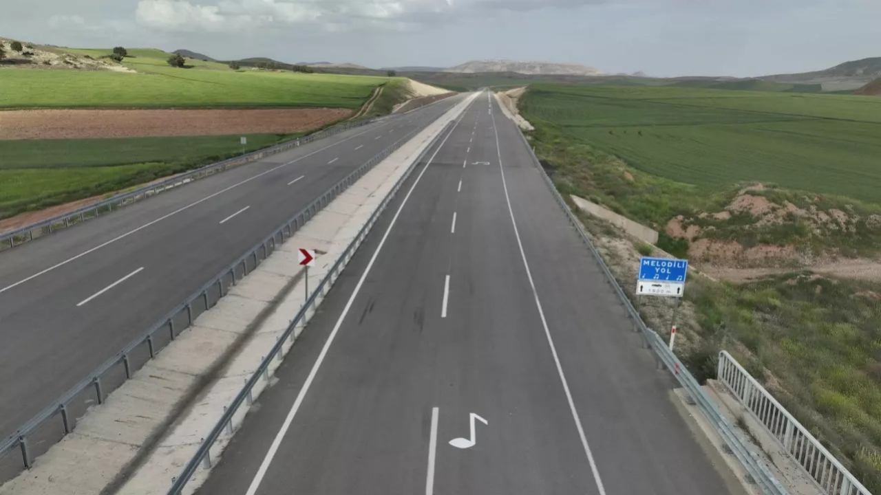 Asfaltta Türk marşı yankılanacak! Melodili yol Nallıhan’da hayata geçti
