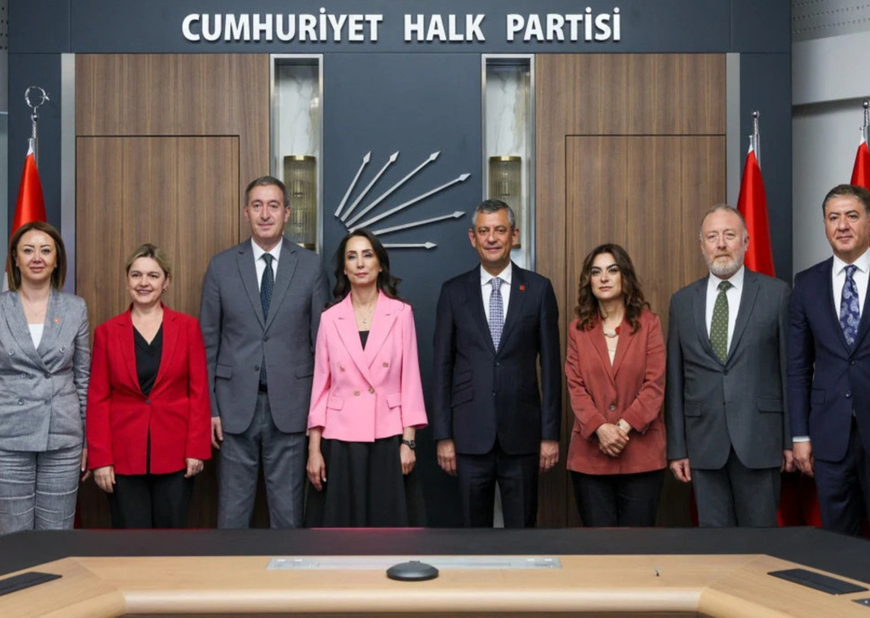 PKK'nın 'fesih' kararı sonrası DEM Parti'den CHP'ye ilk ziyaret!