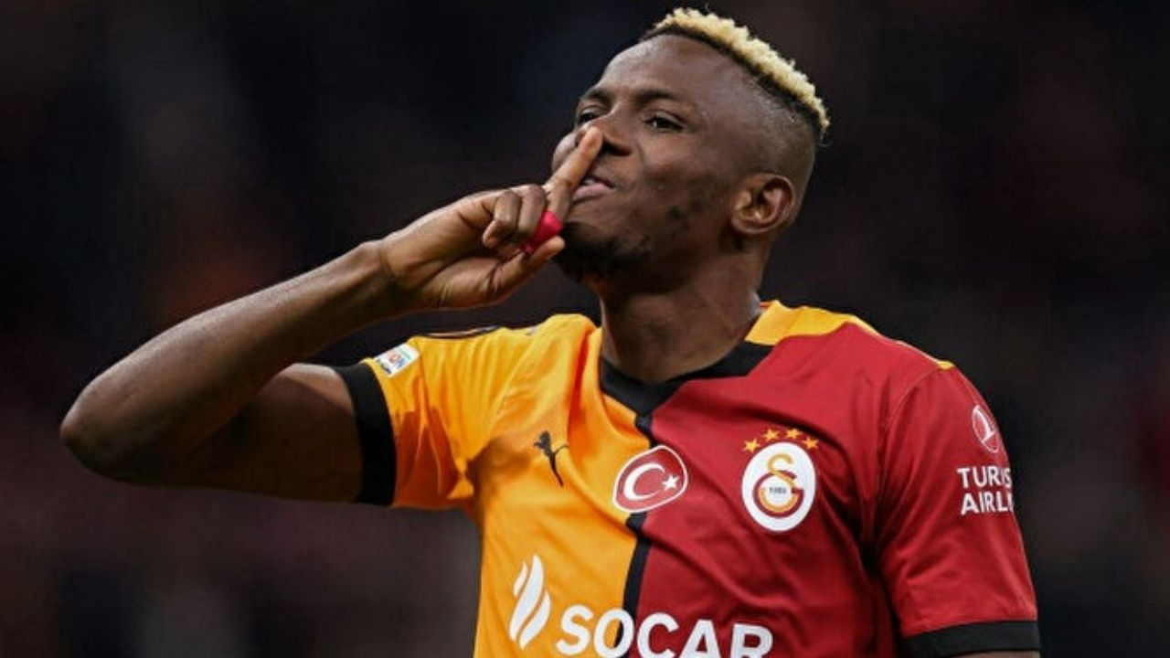 Osimhen tribünleri salladı! Galatasaray taraftarından yıldız golcüyü gülümseten tezahürat!