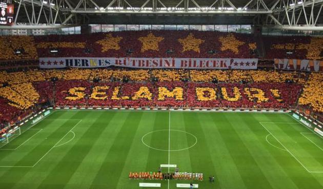 Galatasaray taraftarından derbiye özel koreografi
