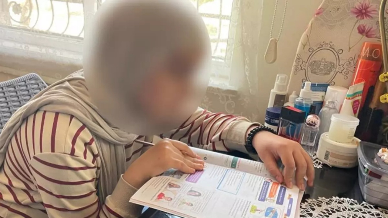 Öğretmeni 'Karabaş' dedi, hayatı kabusa döndü! Kızın ailesi konuştu: Kendini odasına kapattı!