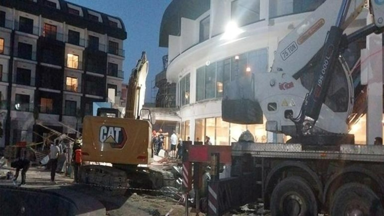 Antalya’da 5 yıldızlı otel şantiyesinde korkutan çökme! İşte ilk görüntüler ve detaylar…