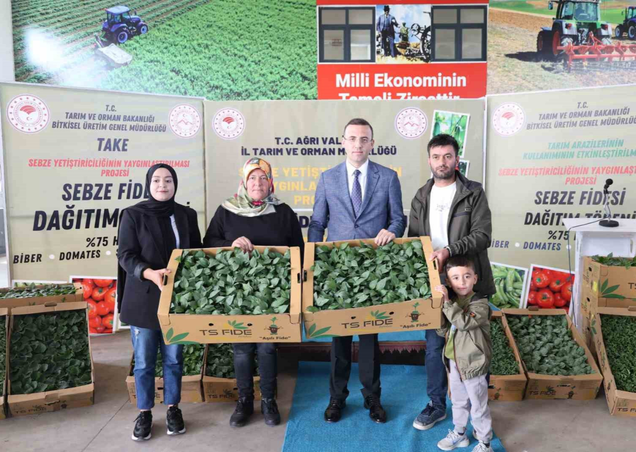 Ağrı’da 150 çiftçiye fide desteği! Tören ile dağıtıldı...