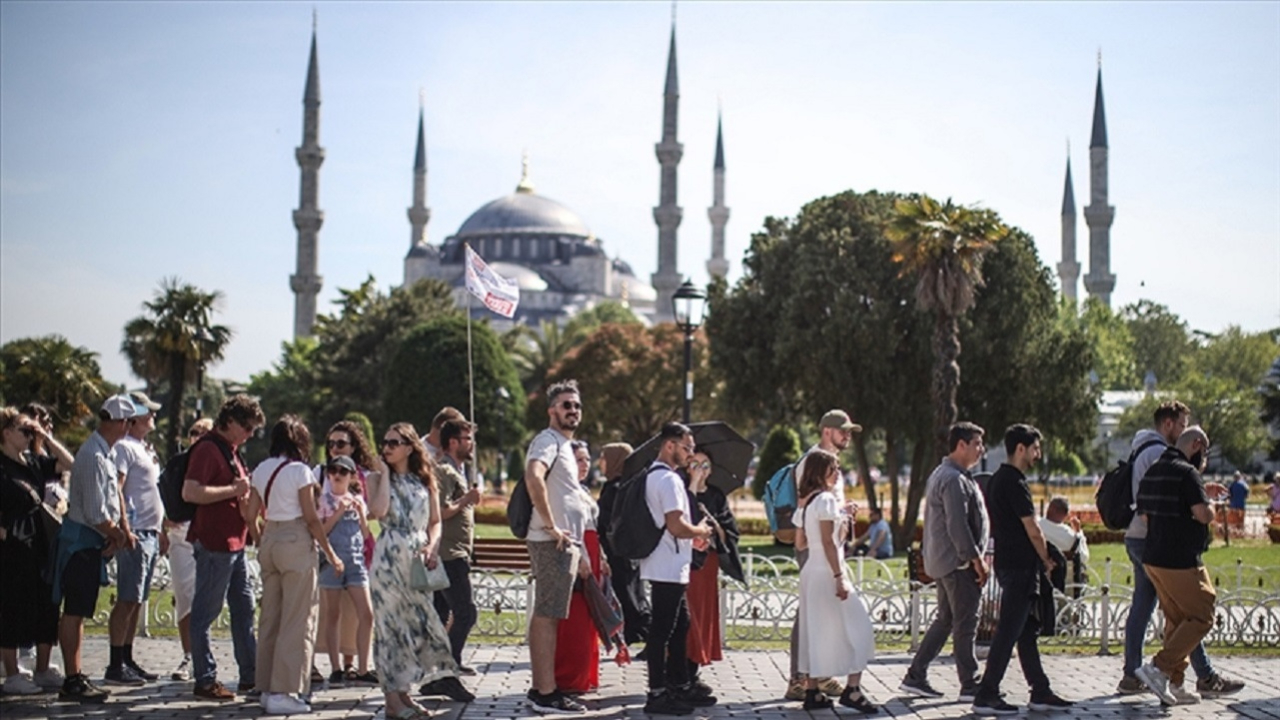 Türkiye turizmde parlıyor! İlk 4 ayda 12,7 milyon ziyaretçi! Almanlar Lider, İngilizler hızla yükseliyor
