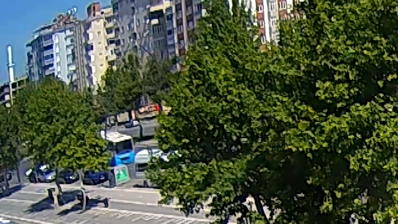 Kahramanmaraş'ta otomobil, halk otobüsüne çarptı: 1 ölü, 8 yaralı