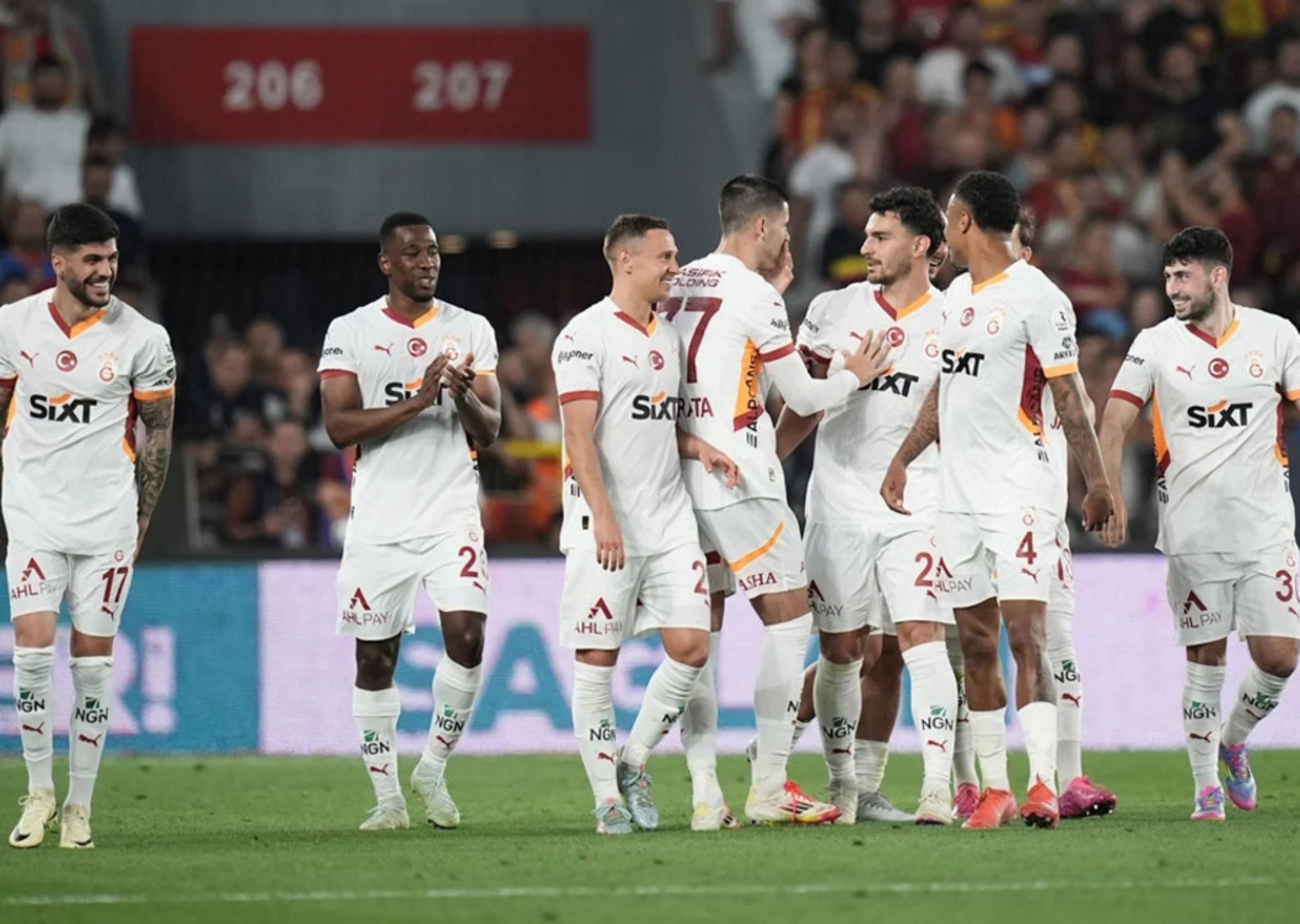 Galatasaray ikinci yarı açıldı, İzmir'de de kazandı (Göztepe 0 - 2 Galatasaray | Maçın özeti)